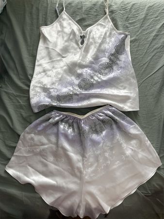 Seidiges Sommer-Pyjama-Set, Gr. S, zartes Lila Muster