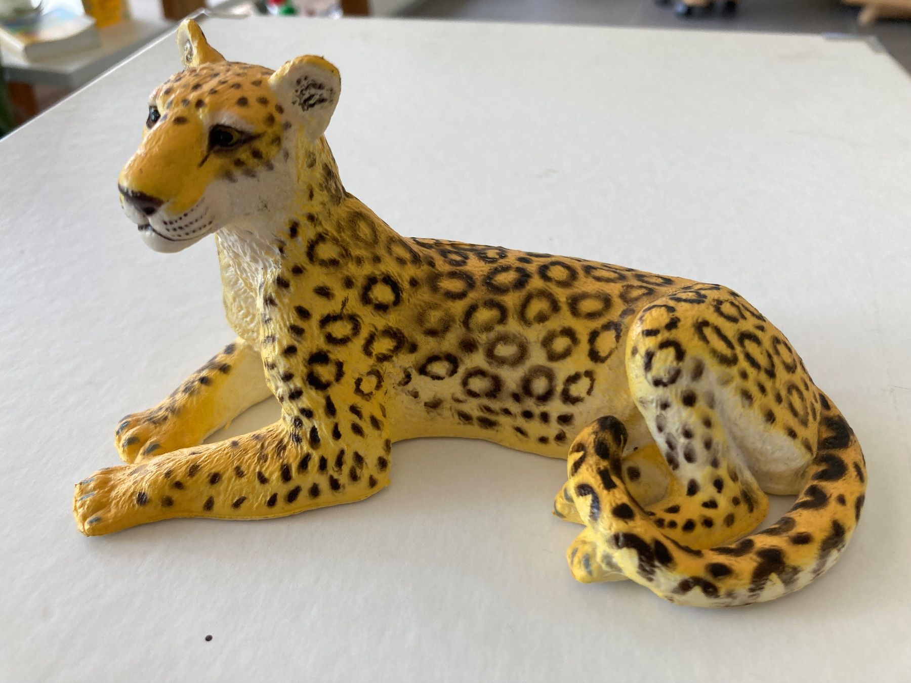 Giocattoli: Leopardin liegend Tierfigur von AAA – Usato da Zwillikon venduto da Eni88 3
