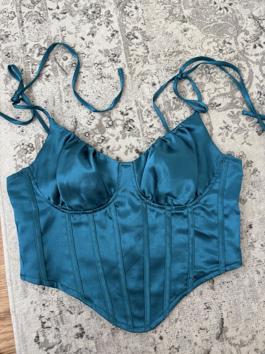 Top: Crop Bustier Top Size S  – Nuovo (secondo la descrizione) da Horgen venduto da lme_8kj7