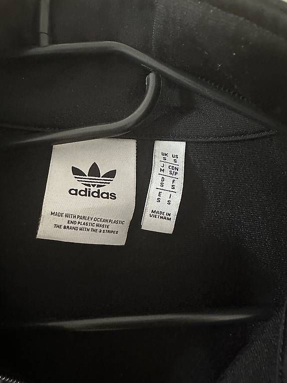 Adidas Giacche: Veste de survêtement - Adidas – Usato da Hauterive NE venduto da FW7-TECH 1