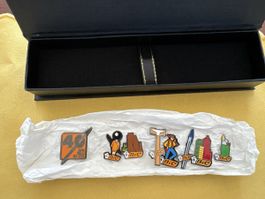 BIC Pin