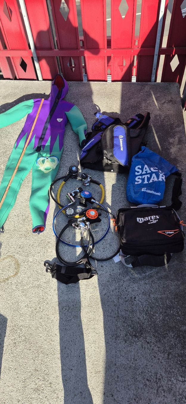 Détendeurs & Vestes: Tauchausrüstung – D'occasion à Unteriberg par phi_9qj2