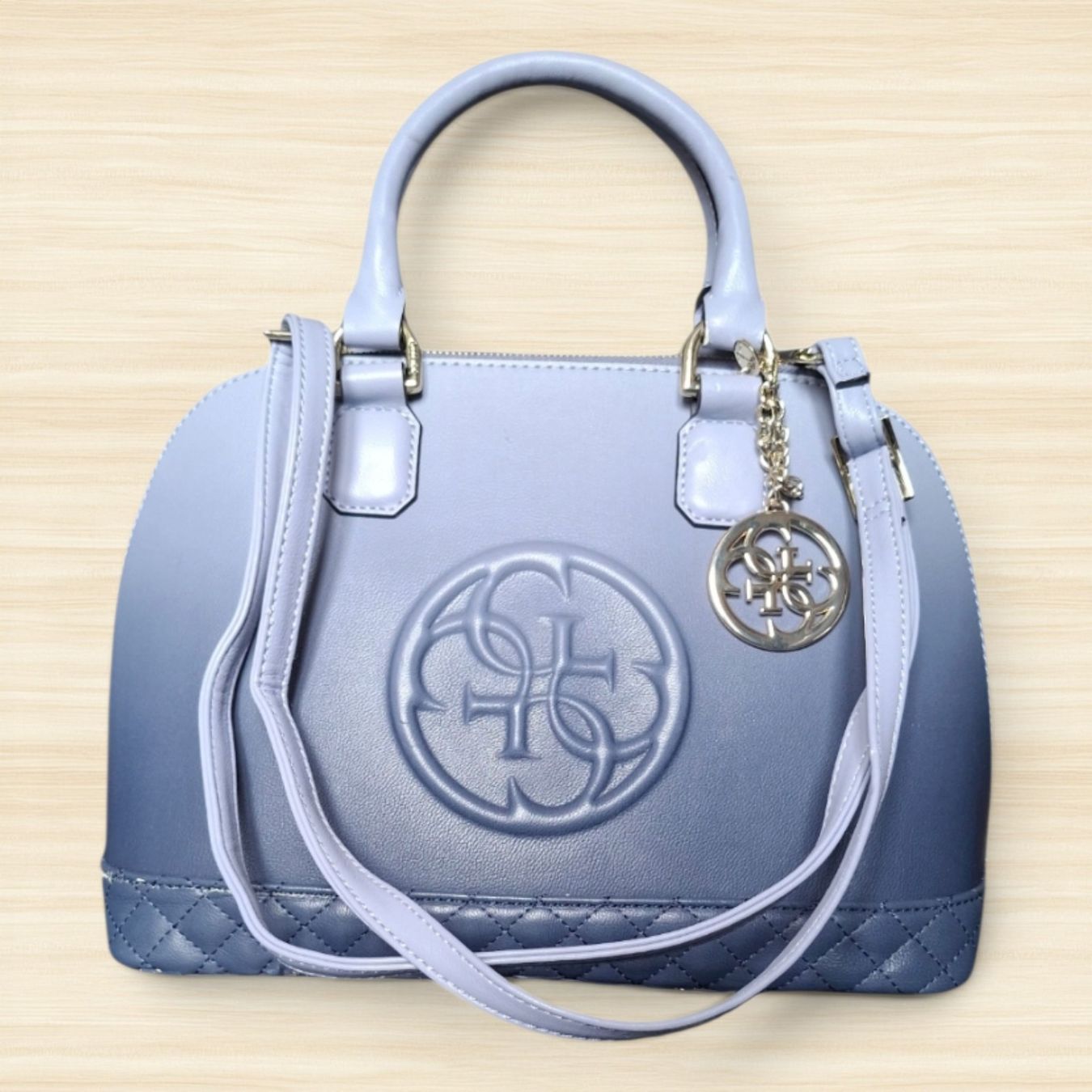 Guess Borse da donna: Guess Sac bleu dégradé – Usato da Le Locle venduto da Threads_CH