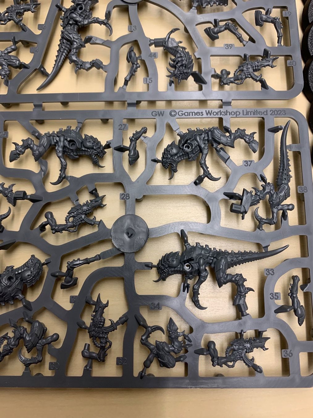 Statuette: Warhammer 40000 Tyraniden Termaganten – Nuovo (secondo la descrizione) da Winterthur venduto da Compiorg 2