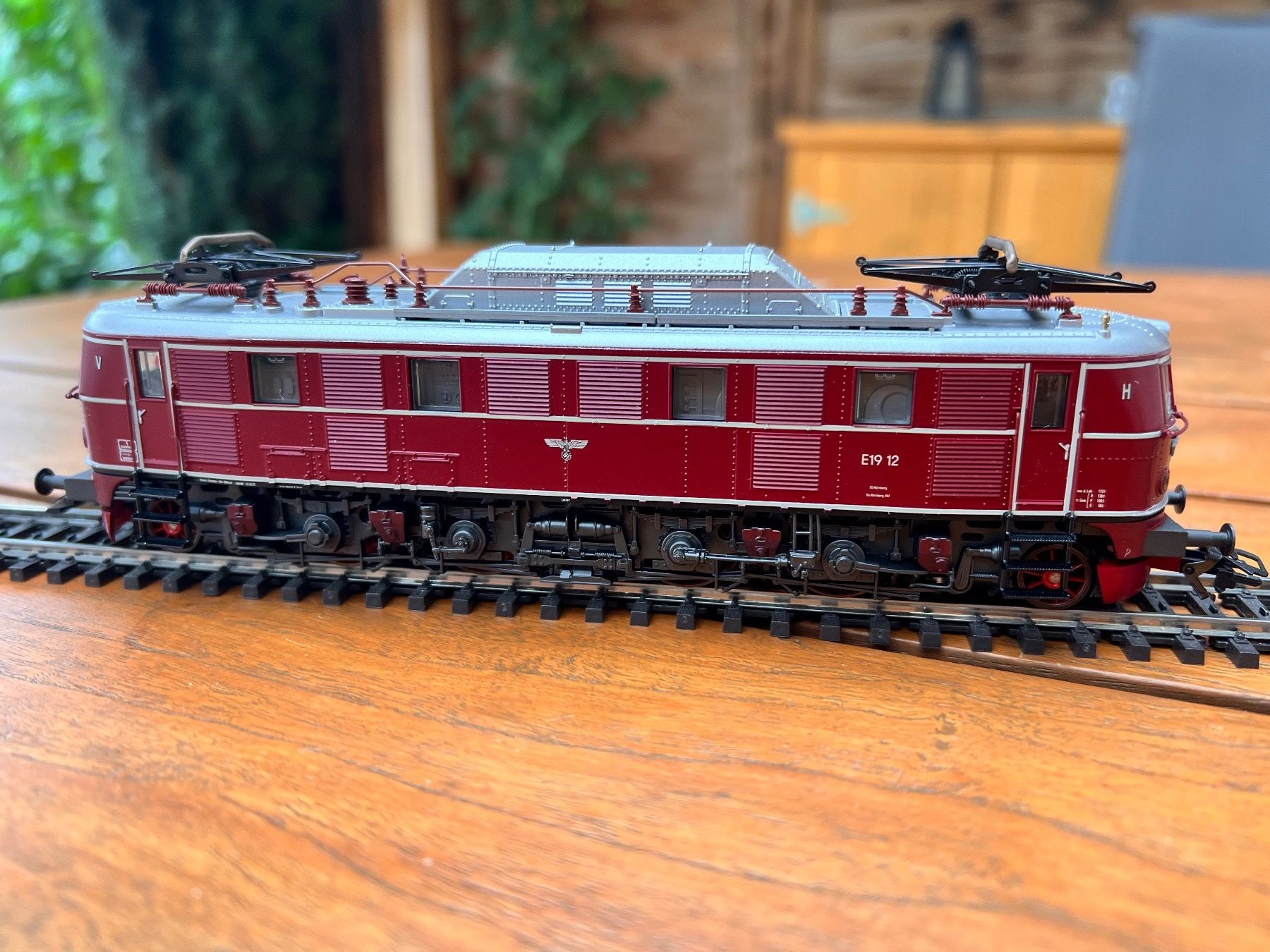 Märklin Modellini di ferrovie: DR-E-Lok BR E 19  Märklin 3469 H0 – Nuovo (secondo la descrizione) da Gelterkinden venduto da Railroader 4