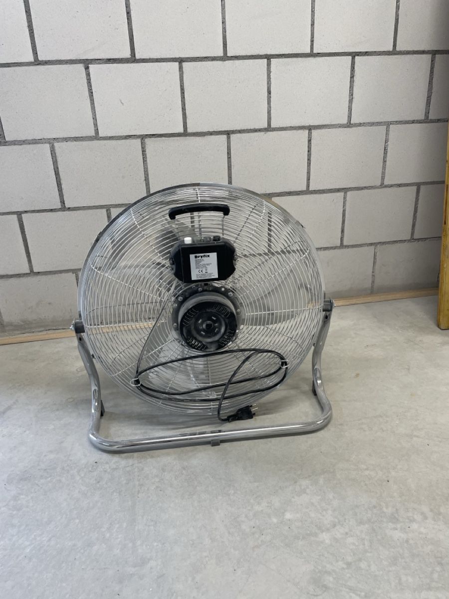 Ventilatoren: Bodenventilator Dryfix silber  – Gebraucht aus Wynigen von SPREADCHRIGU 1