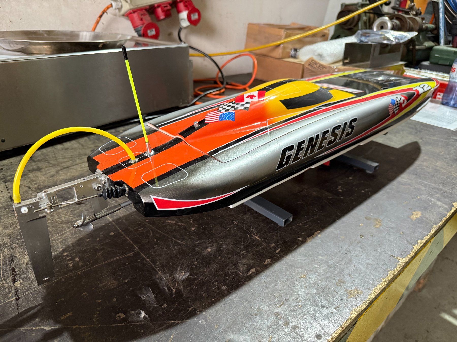Modellismo RC: TFL Genesis RTR, télécommande + batteries, prêt à naviguer – Usato da St-Légier-Chiésaz venduto da murfus 1