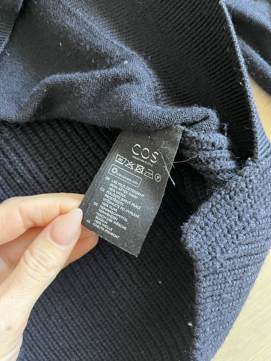 Cos Maglioni & Felpe: COS Wollpullover, dunkelblau, Grösse S – Usato da Pfäffikon SZ venduto da humming-bird 4