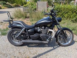 Triumph Speedmaster (2013) – Cruiser im Matt-Black-Look