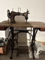 Antike Phoenix Nähmaschine mit Tisch – Sammlerstück / Deko