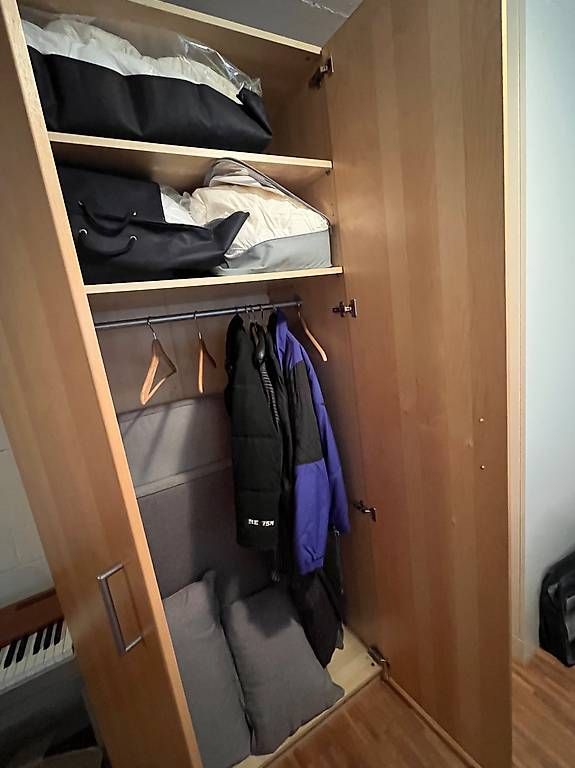 Ikea Armadi: IKEA PAX Kleiderschrank in Birke – Usato da Ennetbürgen venduto da Leibniz 2