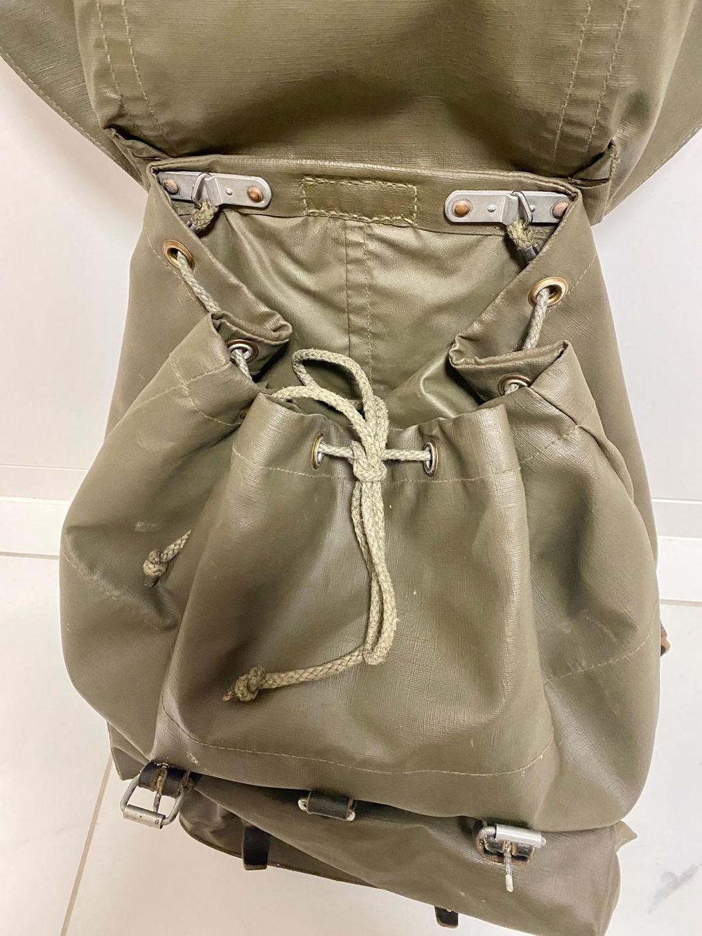 Schweizer Armee Zaini: Schweizer Armee Rucksack – Usato da Krauchthal venduto da MEWA01 7