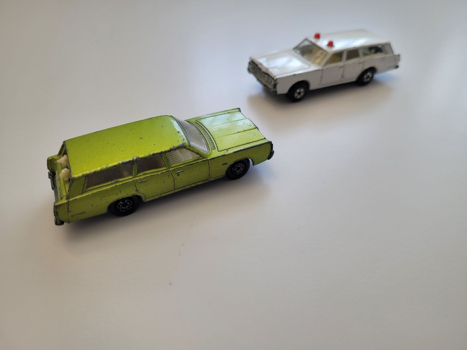 Lesney Modellini d'auto: 2 FORD MERCURY (LESNEY MATCHBOX) 1/64 – Usato da Zumikon venduto da tho_9zm8