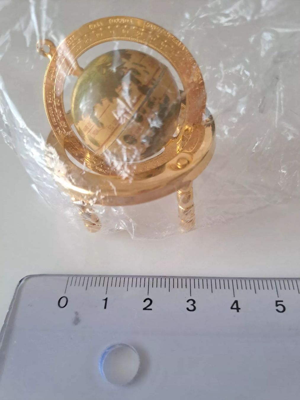 Manor Tutte le decorazioni: Mini globe décoratif doré sur support neuf – Nuovo e nell'imballaggio originale da Denens venduto da Chanchantevend 1