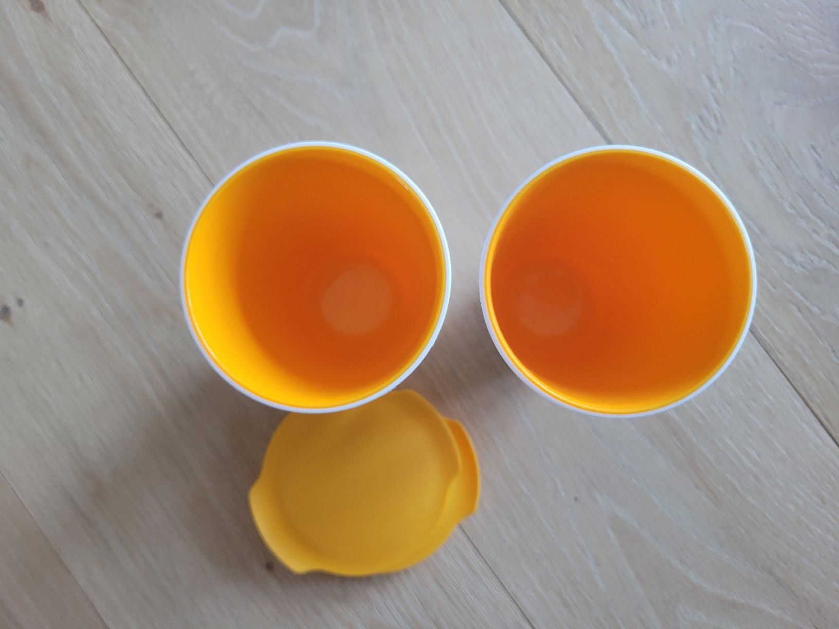 Tupperware Contenitori & Simili: Tupperware Becher, 2 Stk. mit Deckel – Usato da Buchs SG venduto da Eifi_1 2