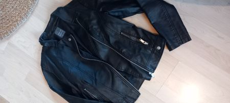 Schwarze Kunstlederjacke von Primark, Grösse 34