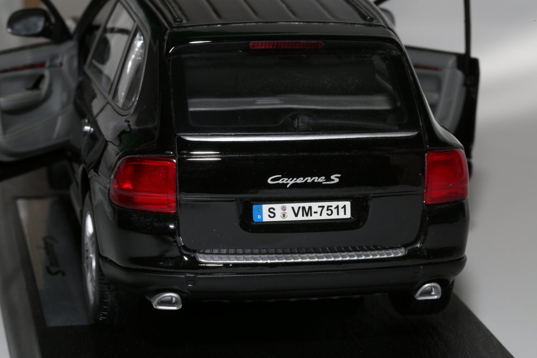 Porsche Modellini d'auto: Porsche Cayenne S Modellauto 1:18 – Nuovo (secondo la descrizione) da Widnau venduto da deltafighter2 2