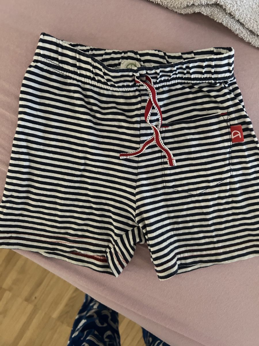 Alana Pantaloni: Alana Shorts 92 – Usato da St. Gallen venduto da oli_ryy9