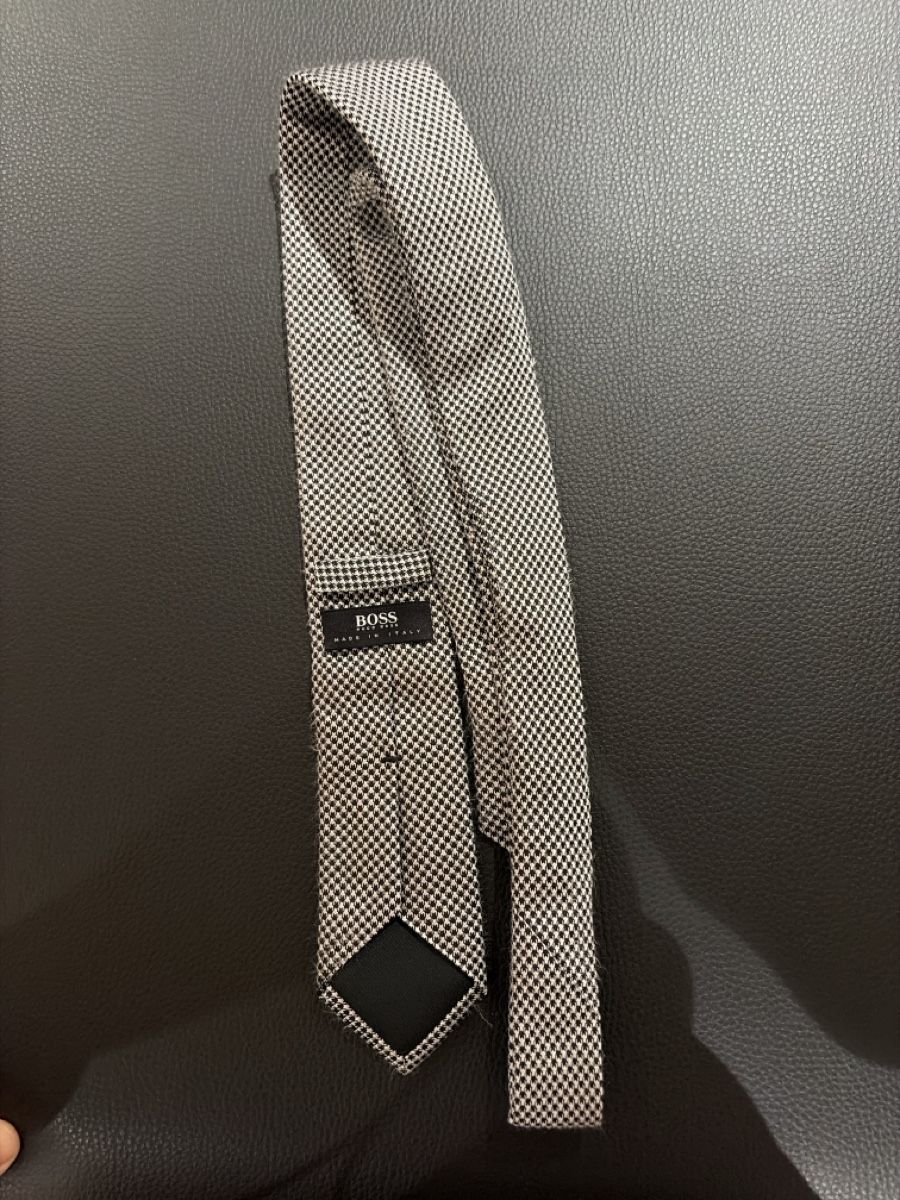 Hugo Boss Cravates: Krawatte Hugo Boss – D'occasion à Kreuzlingen par yvesherzog 1
