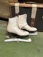 Schlittschuhlaufe und Tourenski antik