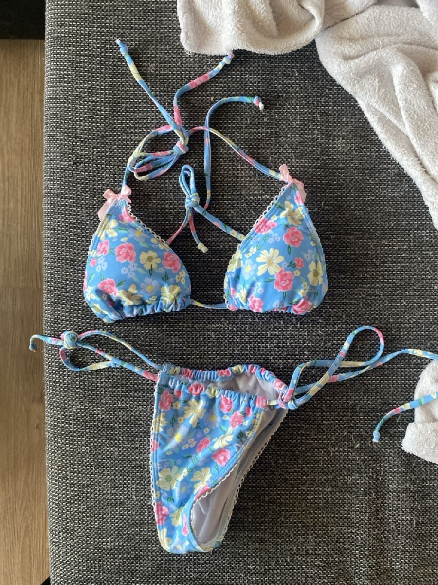 Badekleider & Bikinis: Blauer Bikini mit Blumenmuster, Grösse S, ungetragen – Neu und originalverpackt aus Steckborn von Amandabraun96