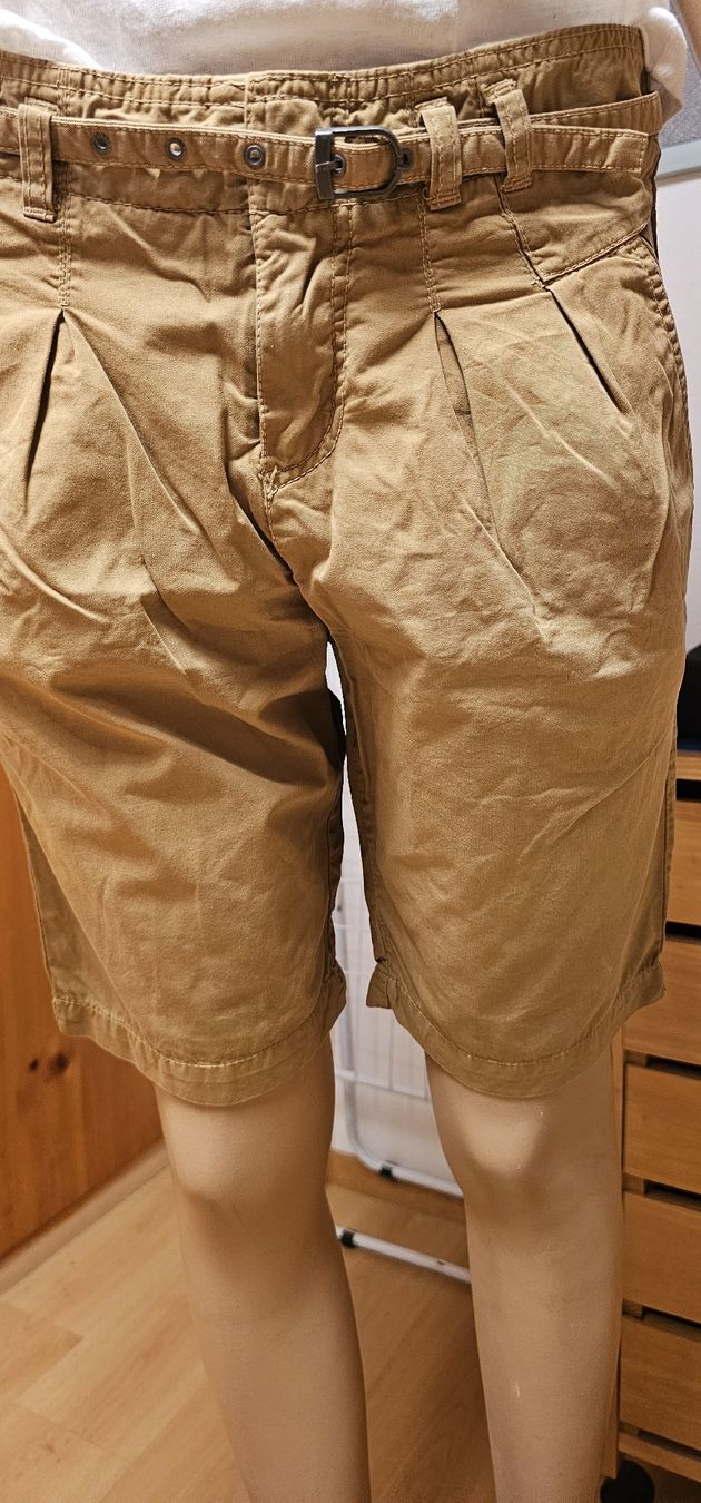 Kleiderpakete: Bench Shorts braun Gr.28 + leichtes Burton Pulli gr.M – Gebraucht aus Ferden von jemyce 1