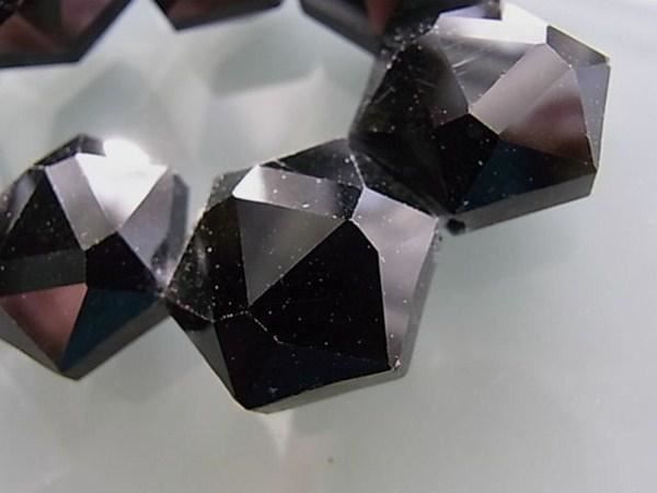 Perle (finte): Glasperle  Sechseck schwarz 21mm – Nuovo (secondo la descrizione) da Alpnachstad venduto da perlengaby 1