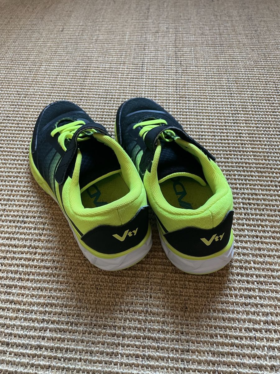Scarpe per ragazzi: Hallenschuhe Vtx Grösse 35 – Usato da Zürich venduto da EliseSchmitz 3