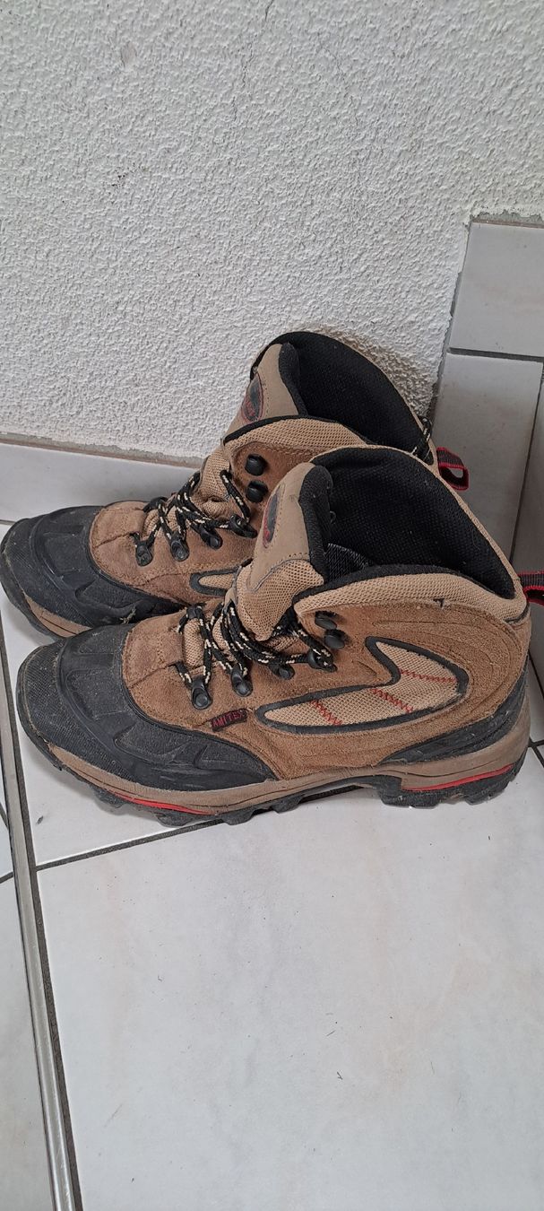 Scarpe da uomo: Wanderschuhe – Usato da Neuenkirch venduto da domsalat7 1