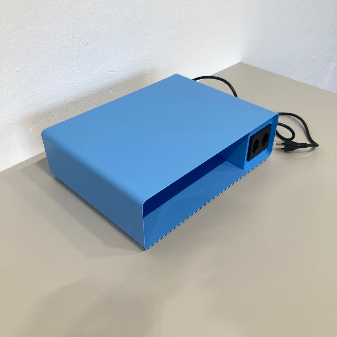 Lista Armadi: Lista Office Plug Ablagefach Hellblau - mit 2 Steckern – Usato da Schönenwerd venduto da mcofficeshop 1