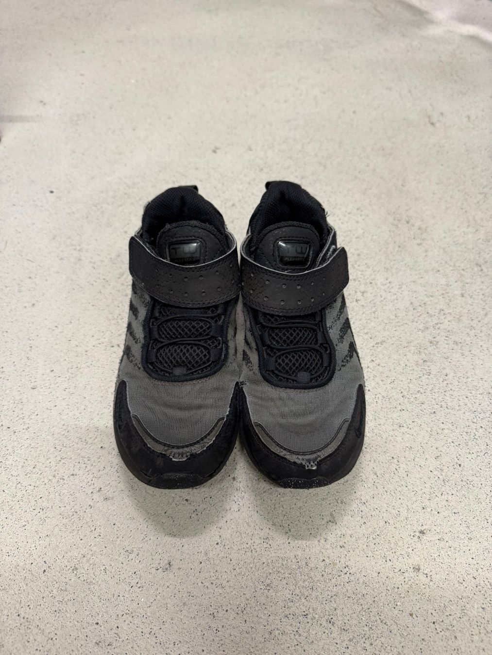 Scarpe per ragazzi: Kinder Turnschuhe, Grösse 33, Grau/Schwarz, gebraucht – Usato da Glattfelden venduto da Glattfelden88
