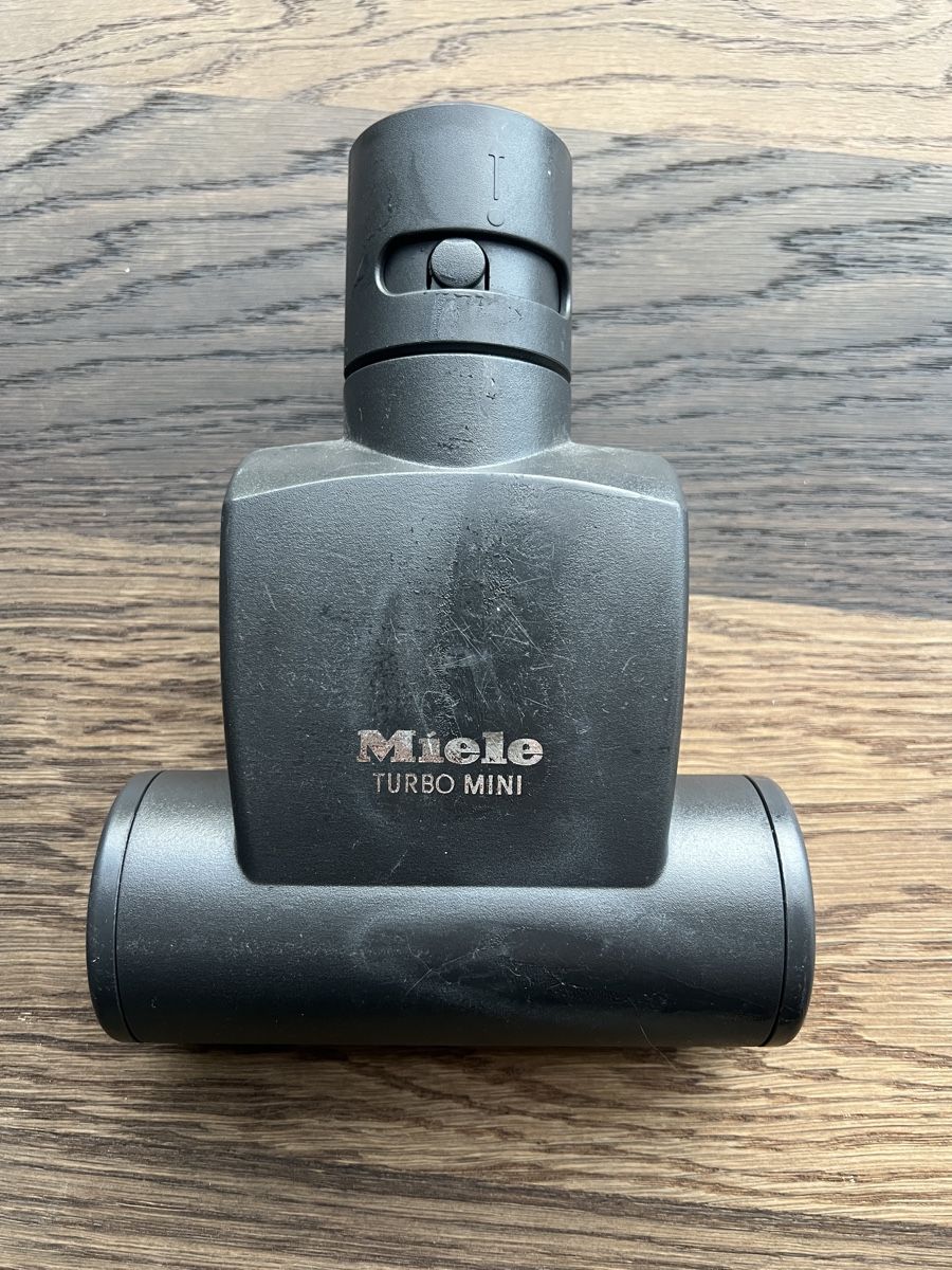 Miele Aspirapolveri & Accessori: Miele Bodenbürste zu C3 Cat&Dog – Usato da Hettenschwil venduto da Lilifee12