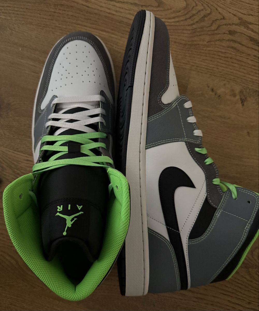 Jordan Scarpe da uomo: Jordan 1 Mid Gr 50.5 – Nuovo e nell'imballaggio originale da Weinfelden venduto da Krusevac037