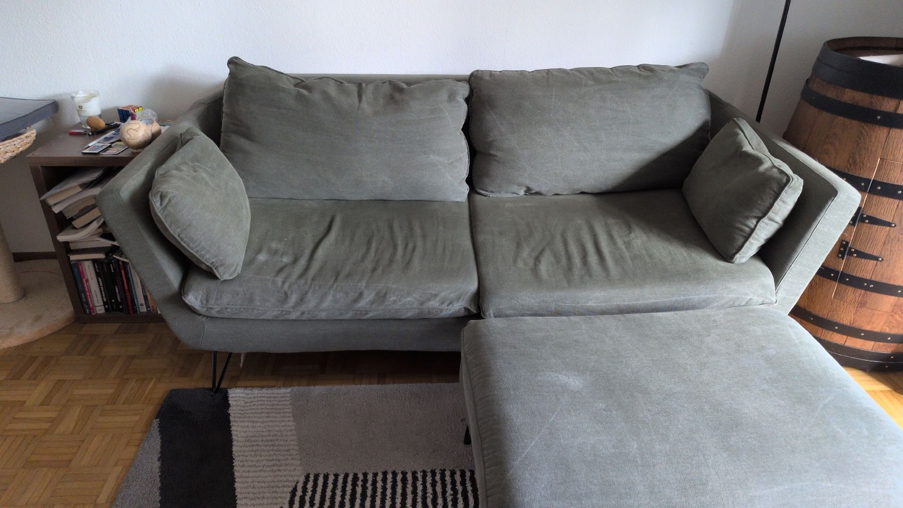 Divani: Sofa Olivgrün mit Hocker – Usato da Aesch BL venduto da Justmotos