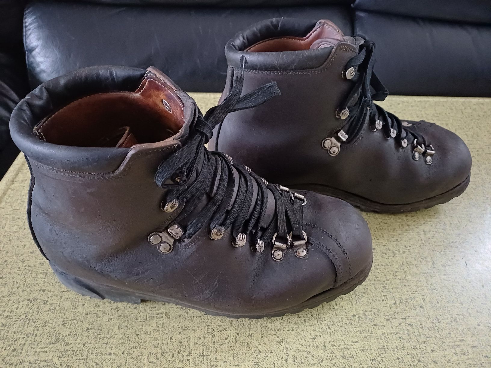 Schweizer Armee Herrenschuhe: Gebirgsschuhe Grösse 42 Breite 7 Schweizer Armee – Gebraucht aus Ebersecken von Napf08 1