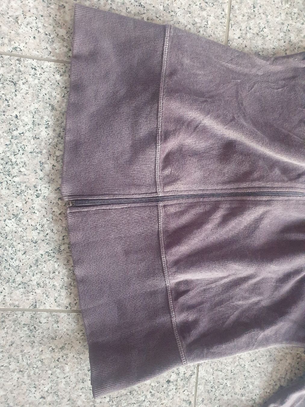 Giacche: Samt Zip-Jacke Grau mit Kapuze – Usato da Moosseedorf venduto da Sonnenschein.. 4