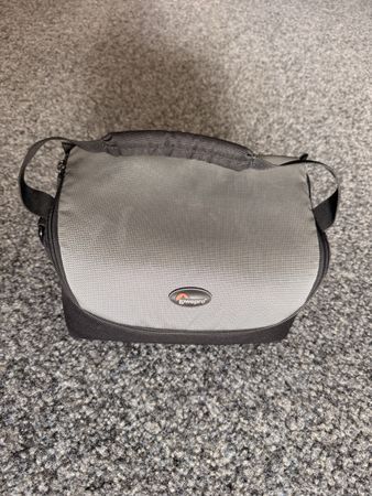 Kameratasche Lowepro grau / schwarz gebrauchter Zustand
