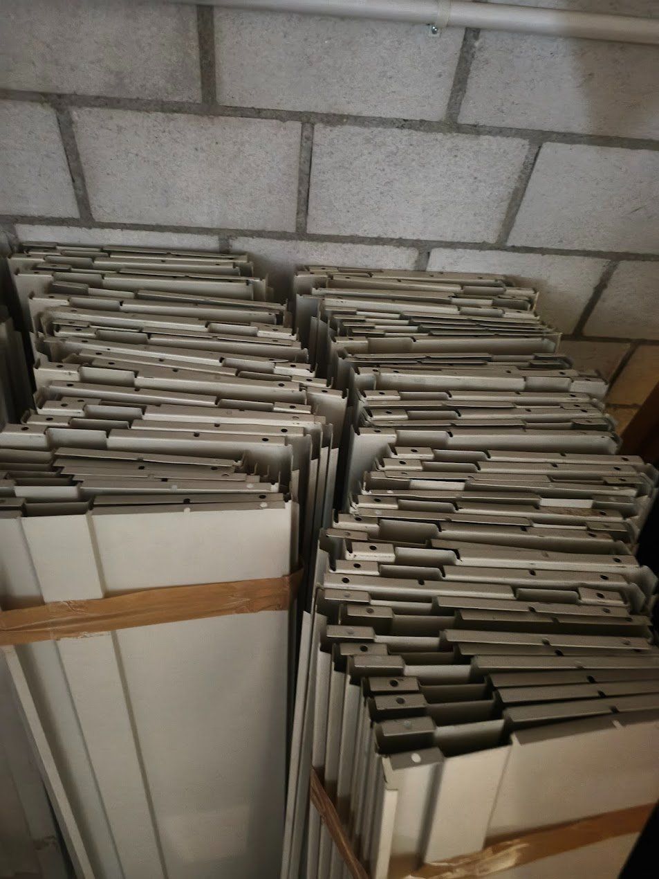 Scaffali: Metall Tablar  28x100cm – Usato da Toffen venduto da Immo-Erben 1