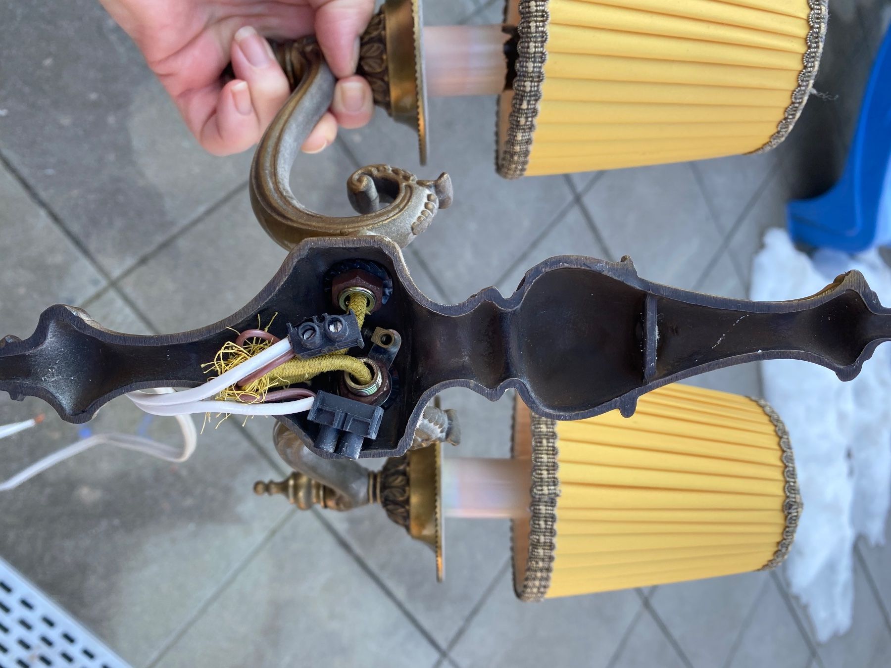 Lampen: Alte Wandlampe Messing (zweiarmig) – Gebraucht aus Golaten von  3