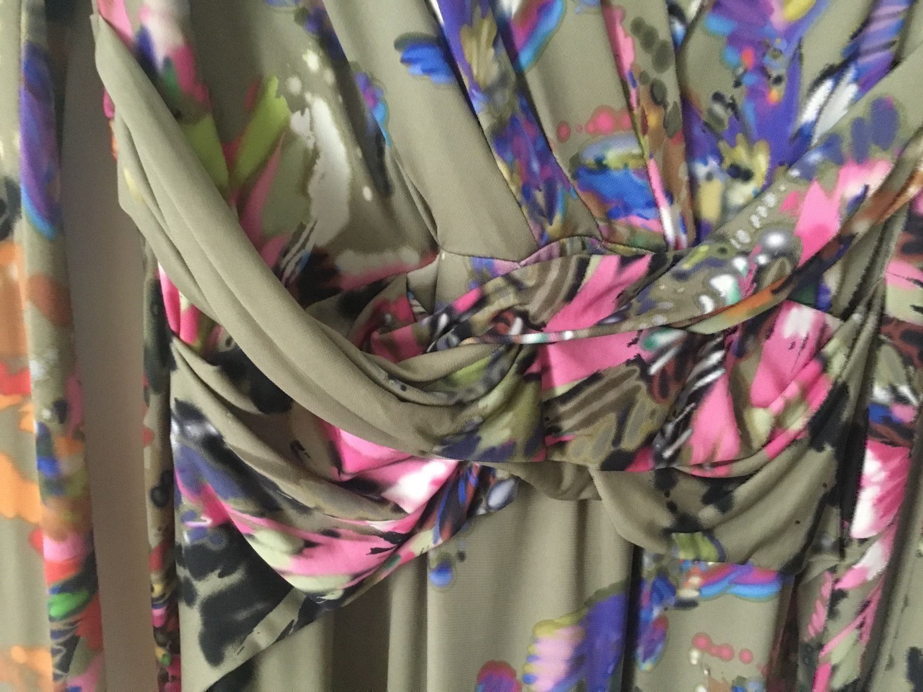 Escada Kleider: Escada multi color dress 40 – Gebraucht aus Basel von 18Inspiration 7