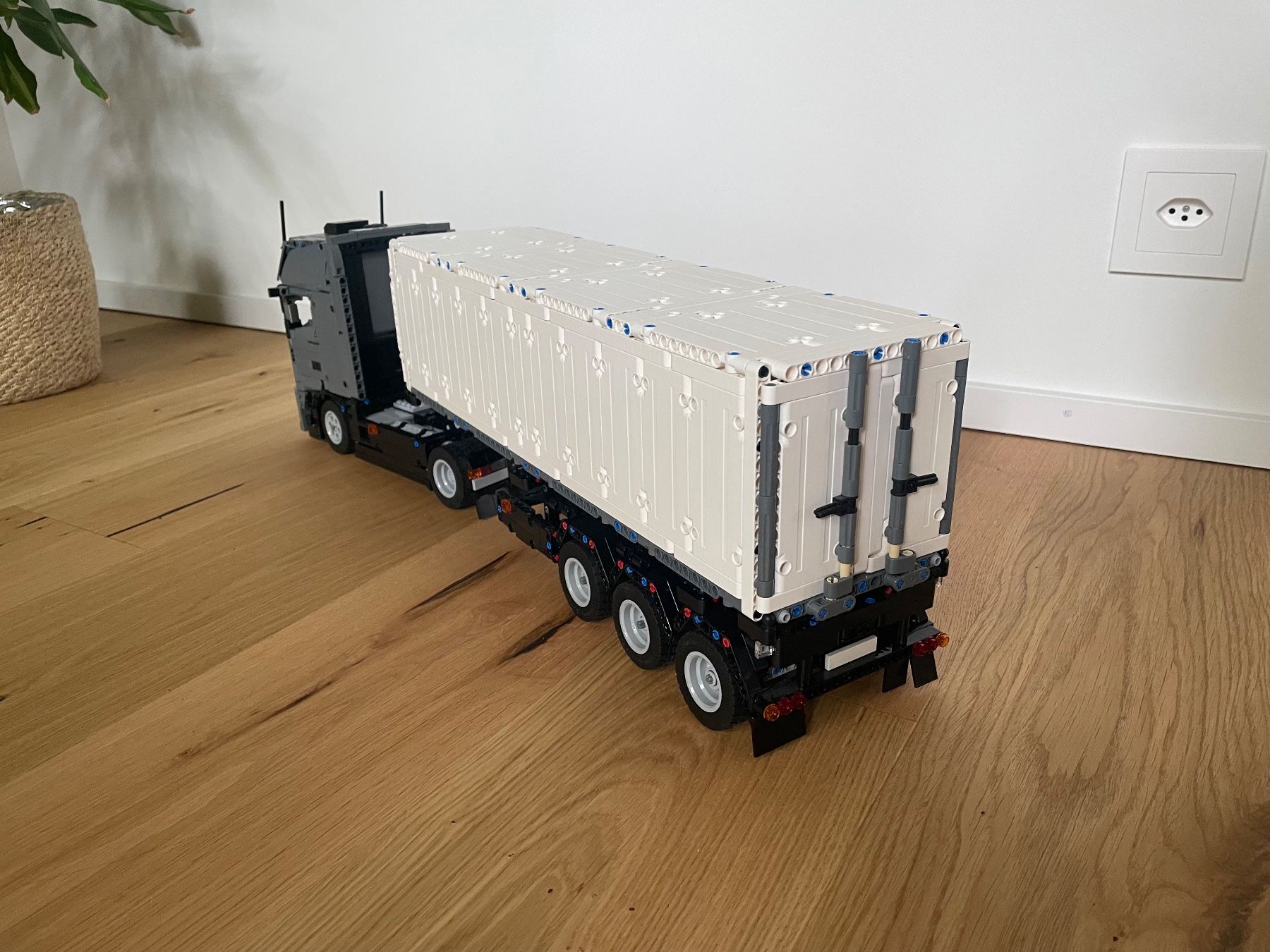 Lego Kit di costruzioni: Lego Technic - Mercedes Actros LKW & Container Trailer – Nuovo (secondo la descrizione) da Salmsach venduto da ram82 2