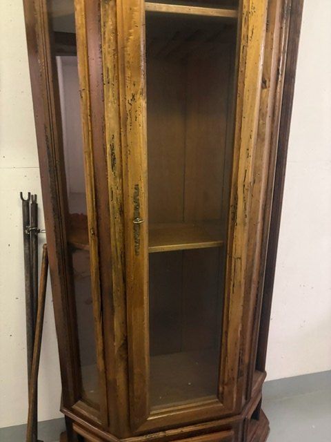 Armadi: Eckschrank Vitrine Holz massiv mit Glasfront – Usato da Oberägeri venduto da Brand_for_you 2
