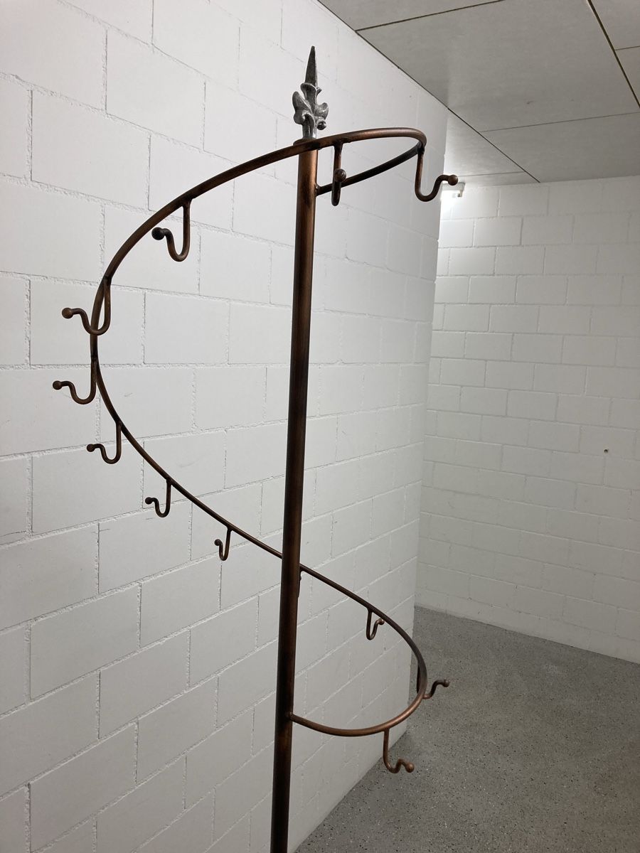 Garderobe: Kleiderständer / Garderobenständer. Metall. Kupferfarben. – Gebraucht aus Walchwil von Mocca555 2