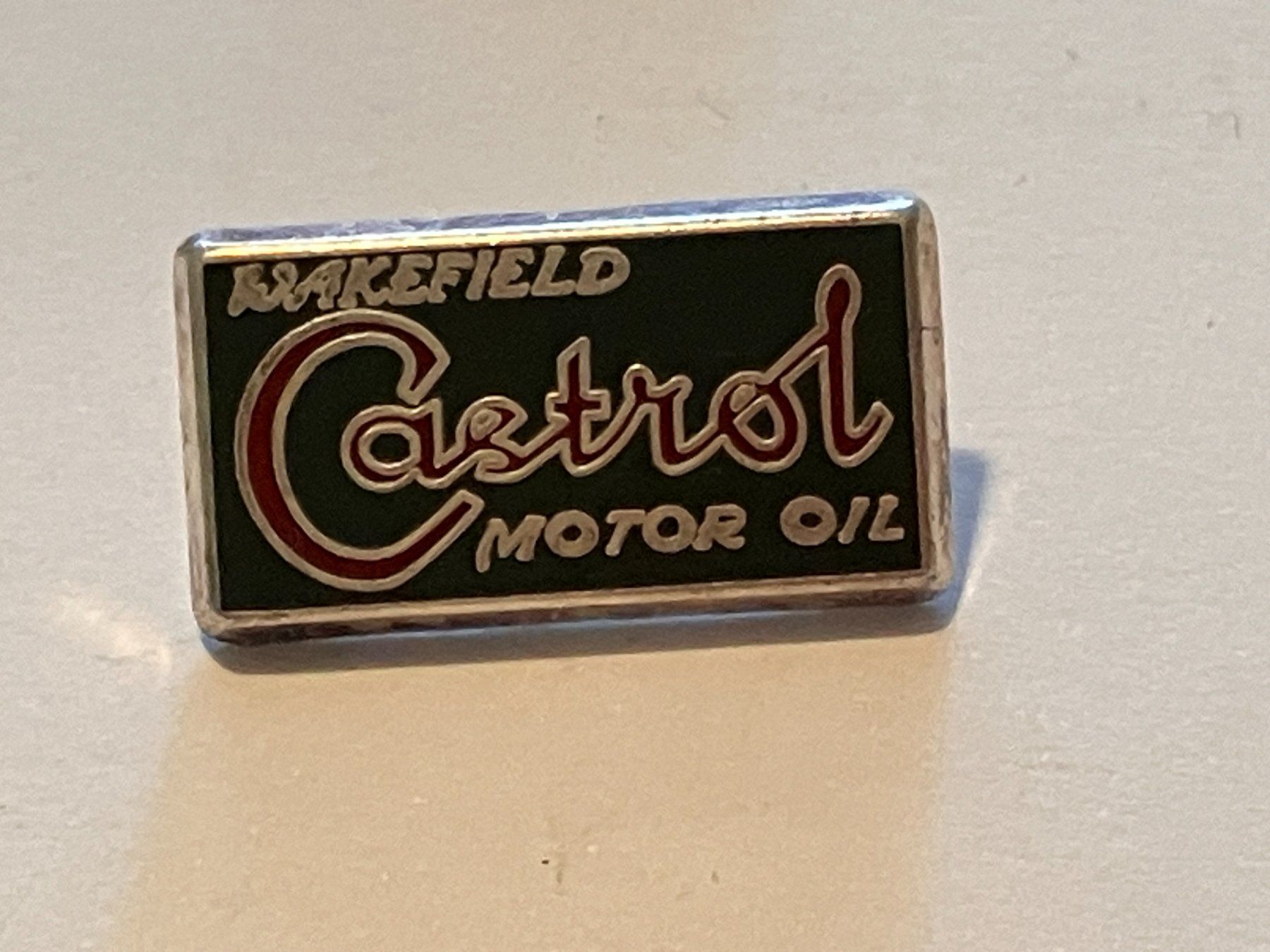 Placchette & Badge: 1 Pin Castrol Motor Oil – Usato da Basel venduto da djwwpp