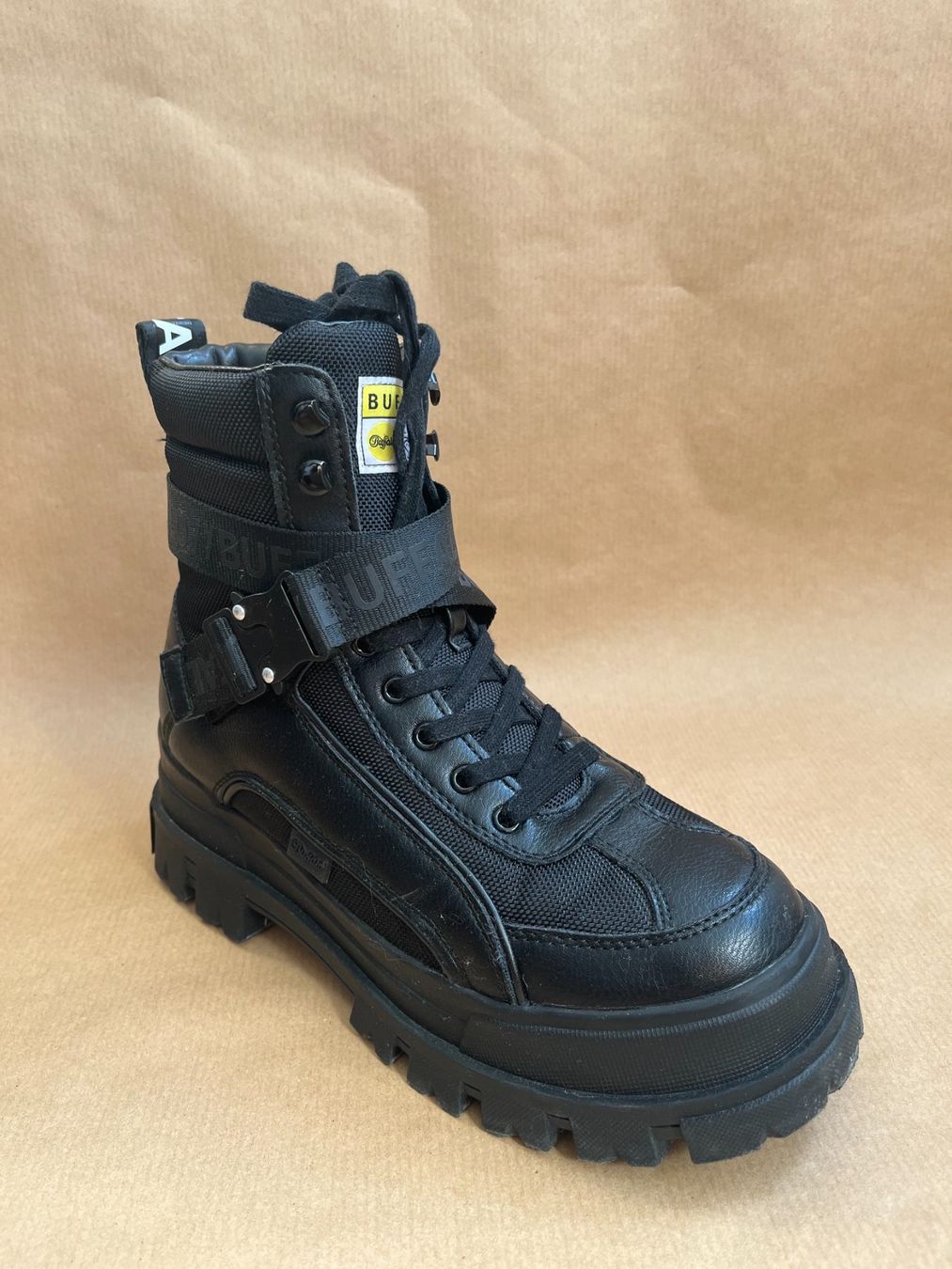 Buffalo Damenschuhe: Bottines Buffalo noires avec fermeture éclair comme neuves – Gebraucht aus Thônex von mil_yh85 4