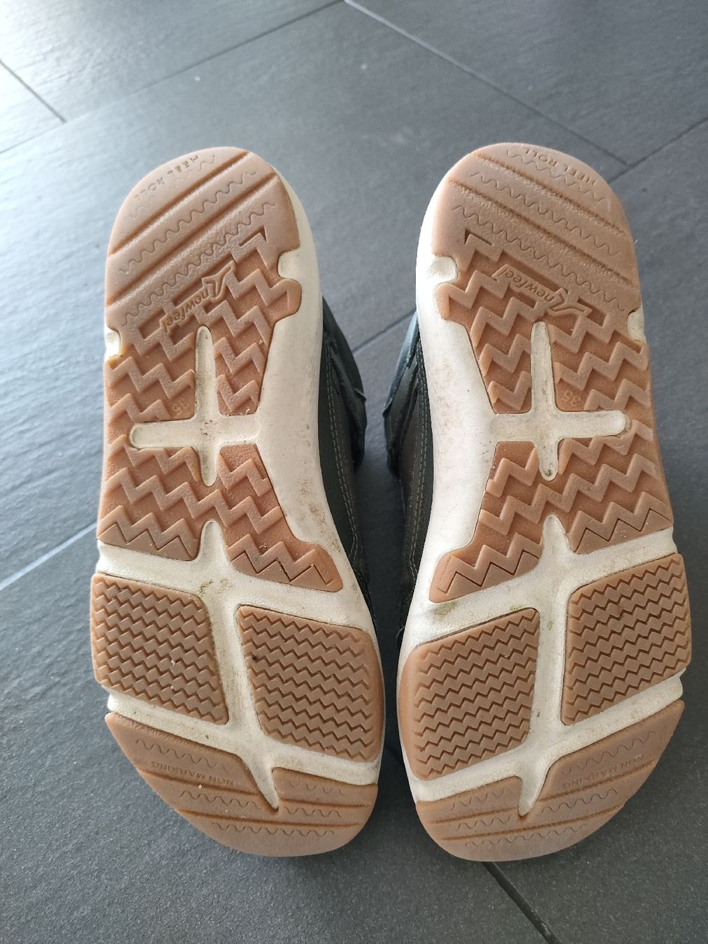 Chaussures hommes: übergangs Schuhe Grösse 35  Wasserdicht – D'occasion à Therwil par OliviaH01 2