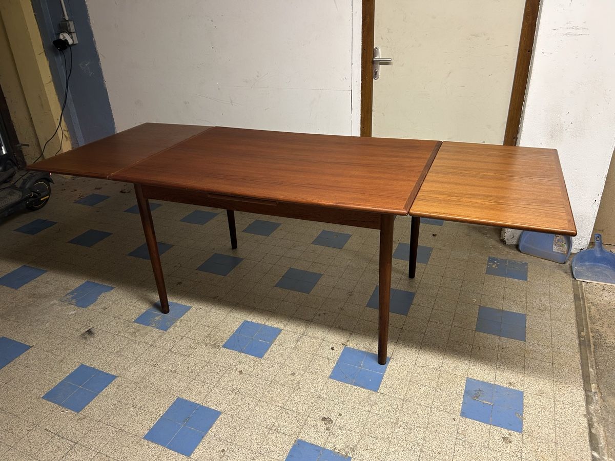 Tavoli: Table vintage scandinave en teck, extensible et stylée. – Usato da Vernier venduto da Leandro055