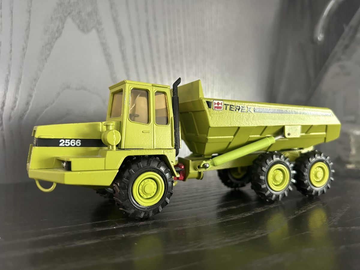 Conrad Kit di modellismo & Modellini statici: Terex 2566, 1:50, Conrad – Difettoso da Horw venduto da Tigercat635