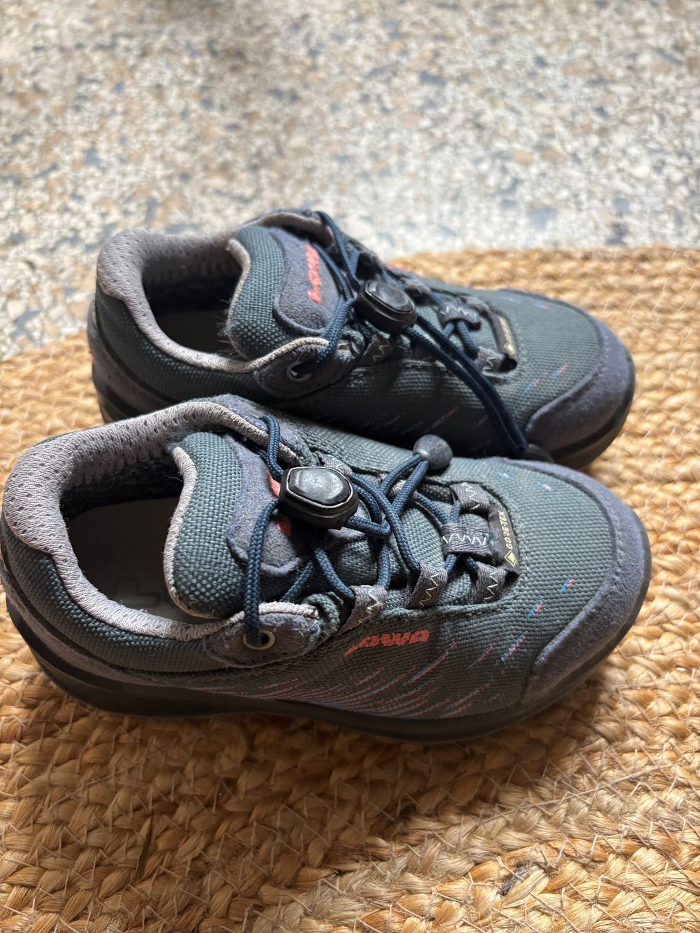 Lowa Scarpe per ragazzi: Lowa Trekkingschuhe Grösse 25 – Usato da Bern venduto da jen_t7bc