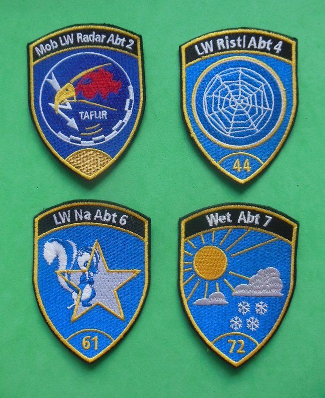 Schweizer Armee Placchette & Badge: Lot - 4 Abzeichen – Usato da Zwillikon venduto da Boban69